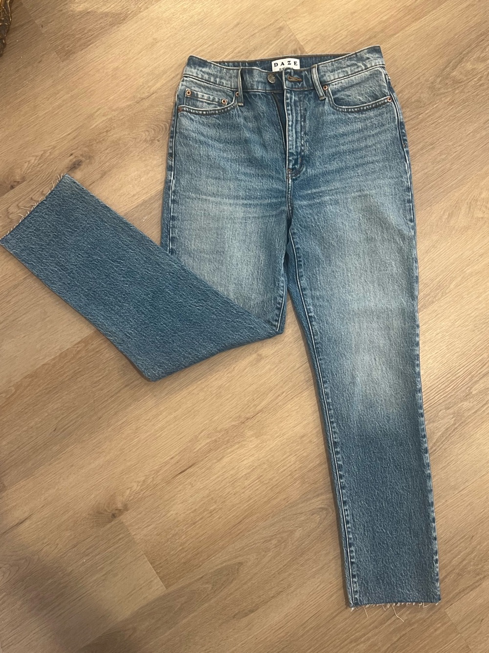 DAZE Women's Straight Leg Jeans in Mid Blue Wash